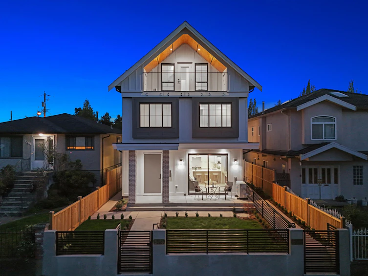 #1-3260 Graveley Street, Vancouver, BC, V5K 3K9