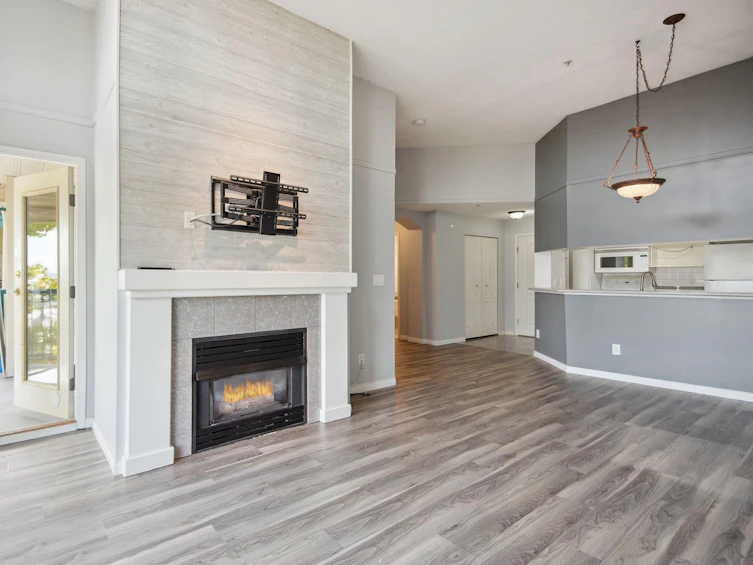 330-19528 Fraser Highway, Surrey, BC, V3S 8P4 - 2
