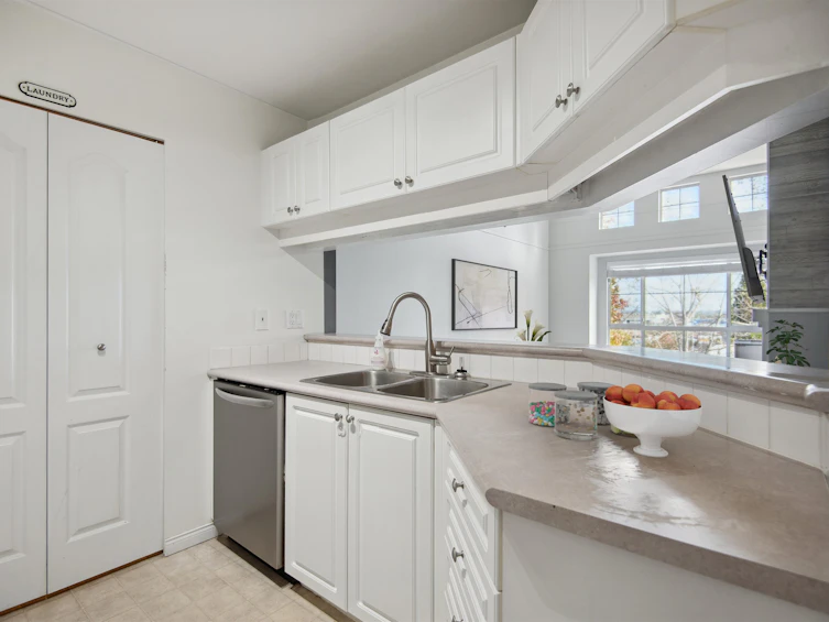 330-19528 Fraser Highway, Surrey, BC, V3S 8P4 - 9