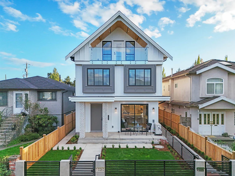 #2-3260 Graveley Street, Vancouver, BC, V5K 3K9