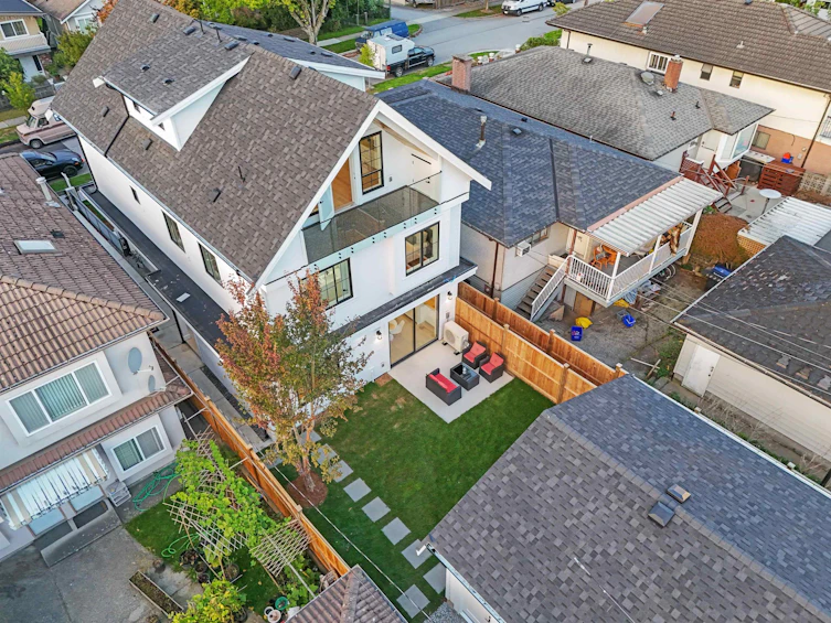#2-3260 Graveley Street, Vancouver, BC, V5K 3K9 - 2