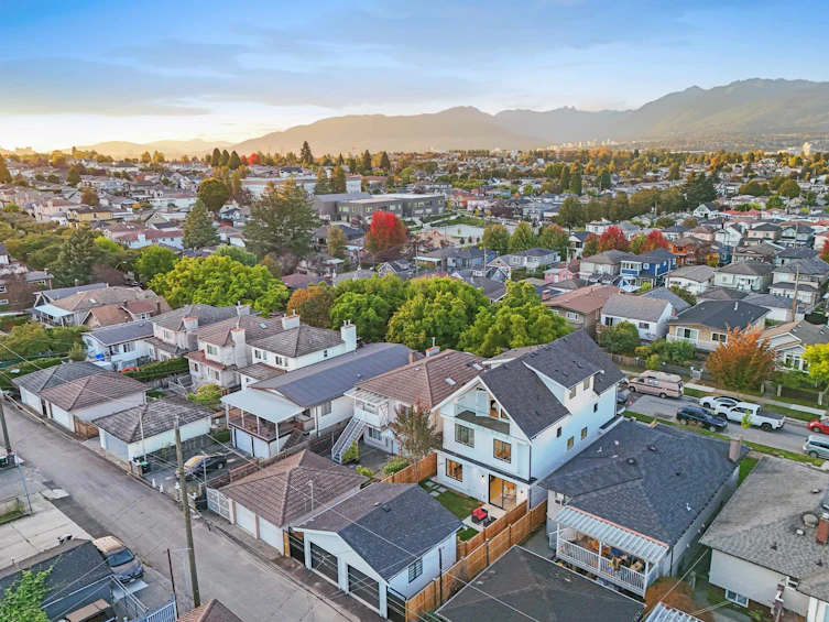 #2-3260 Graveley Street, Vancouver, BC, V5K 3K9 - 3