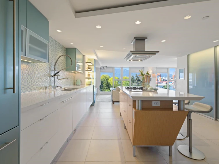 708-27 Alexander Street, Vancouver, BC, V6A 1B2 - 2