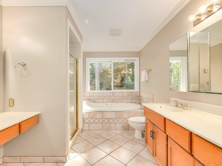 12968 21a Avenue, Surrey, BC, V4A 8H5 - 12