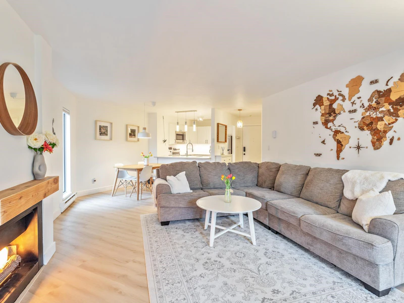 204 - 3191 Mountain Highway, North Vancouver BC V7K 2H4