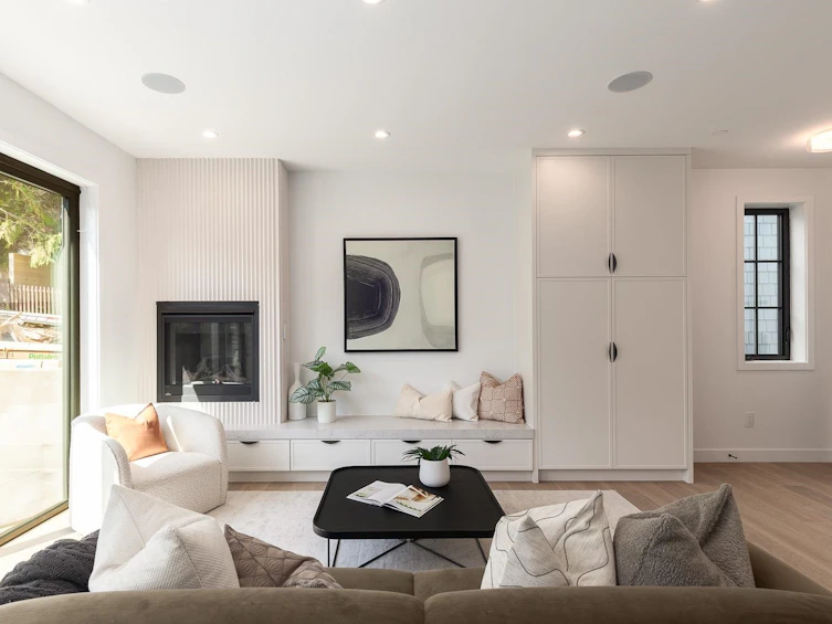 2-3850 W 13th Avenue, Vancouver, BC, V6R 2S8 - 3