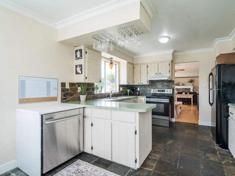 15775 Roper Avenue, Surrey, BC, V4B 2H2 - 15