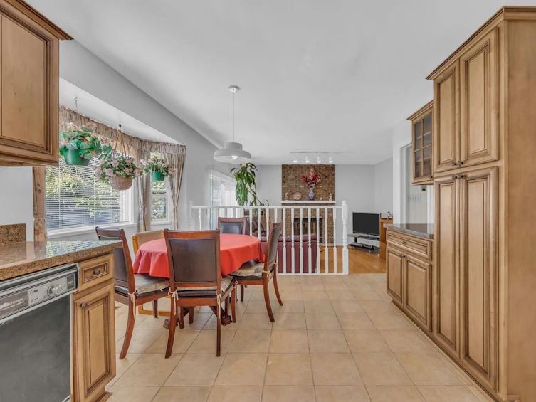 1921 155 Street, Surrey, BC, V4A 7M9 - 11
