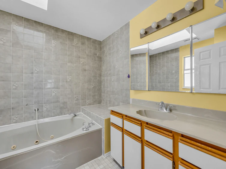 1921 155 Street, Surrey, BC, V4A 7M9 - 22