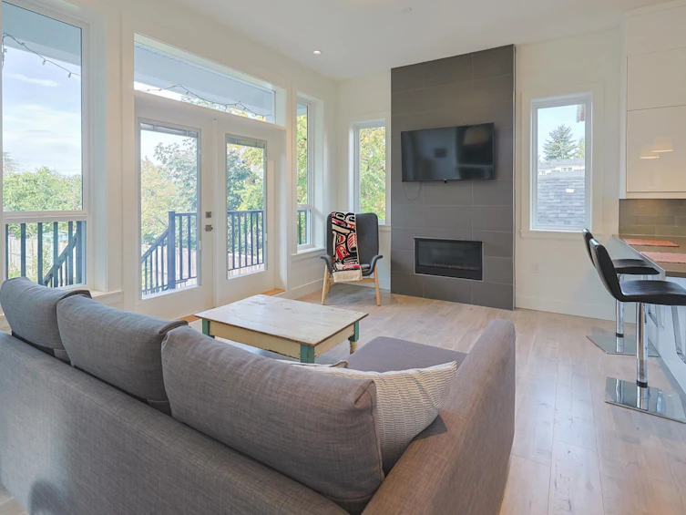 5851 St. George Street, Vancouver, BC, V5W 2Y4 - 4