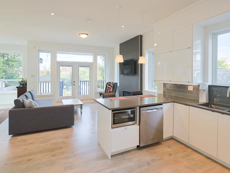 5851 St. George Street, Vancouver, BC, V5W 2Y4 - 8