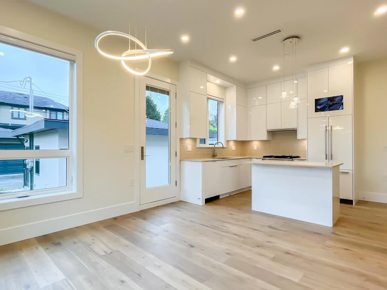 7480 Arbutus Street, Vancouver, BC, V6P 5T4 - 4