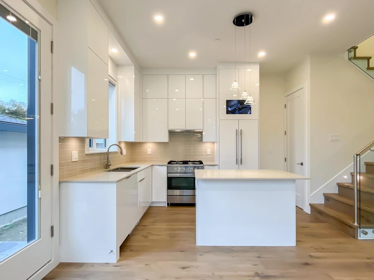 7480 Arbutus Street, Vancouver, BC, V6P 5T4 - 5