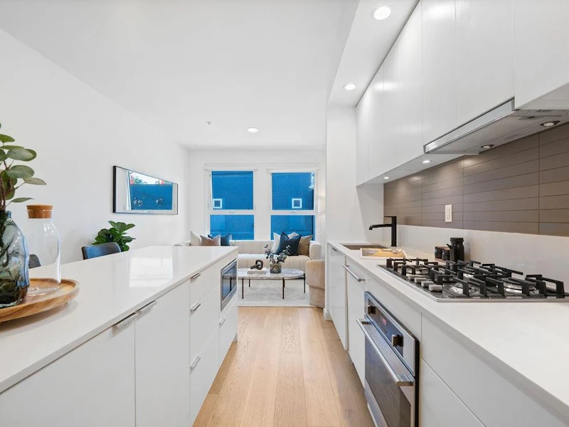 212 - 626 Alexander Street, Vancouver BC V6A 1C9