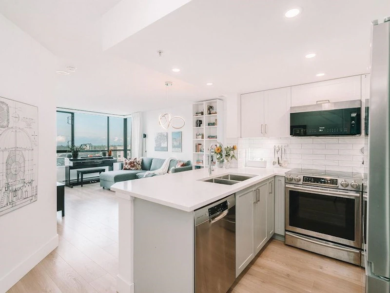 1905 - 5288 Melbourne Street, Vancouver BC V5R 6E6
