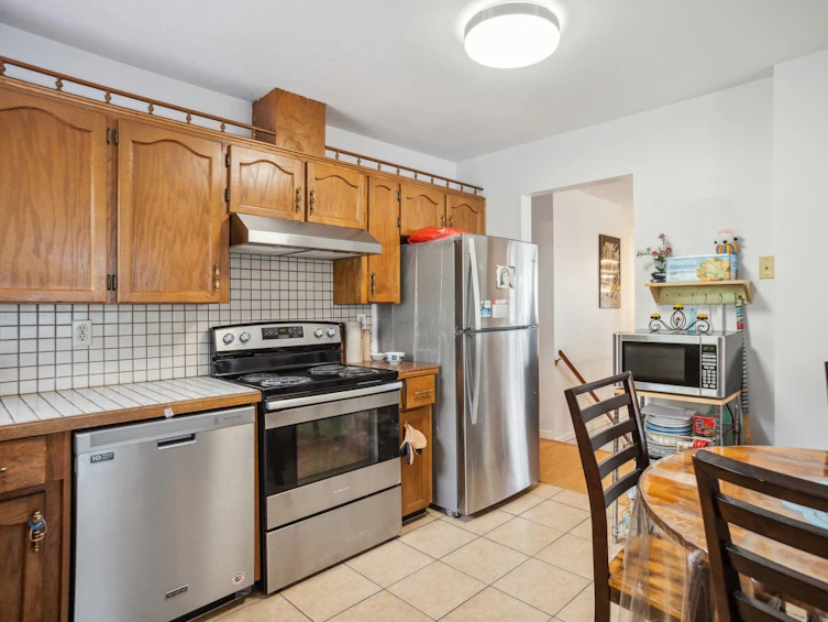 8922 156 Street, Surrey, BC, V3R 4K8 - 4