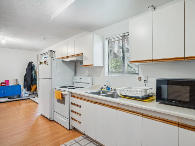 8922 156 Street, Surrey, BC, V3R 4K8 - 11