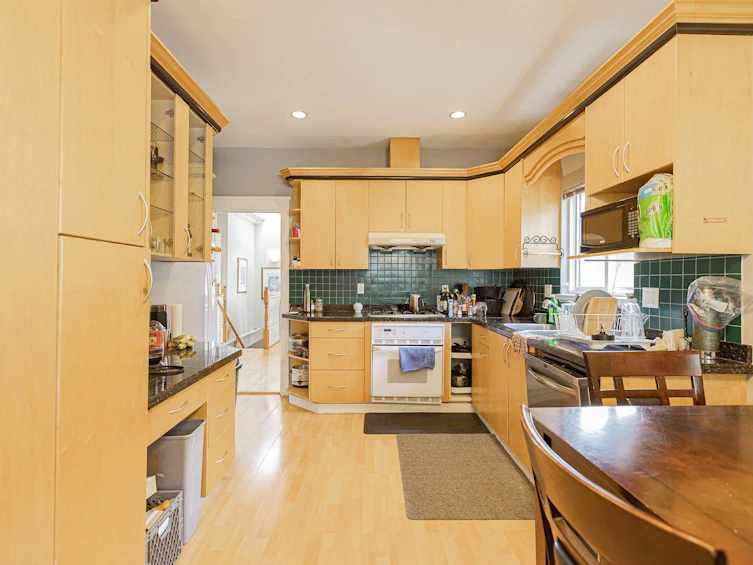 3615 E Georgia Street, Vancouver, BC, V5K 2M2 - 2