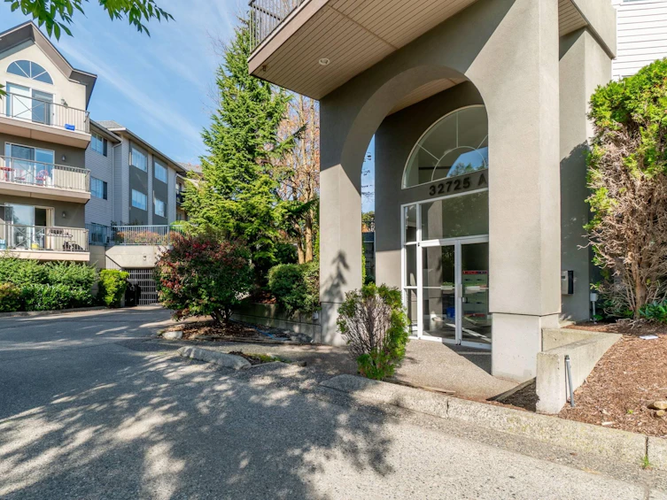 107-32725 George Ferguson Way, Abbotsford, BC, V2T 5M5 - 2