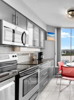 1102 1045 Quayside Drive