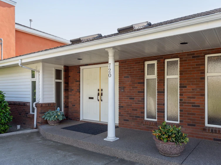 720 Rochester Avenue, Coquitlam, BC, V3K 2V8 - 2