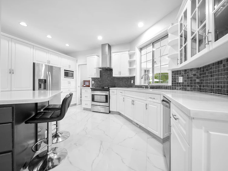 8552 165 Street, Surrey, BC, V4N 3G9 - 8