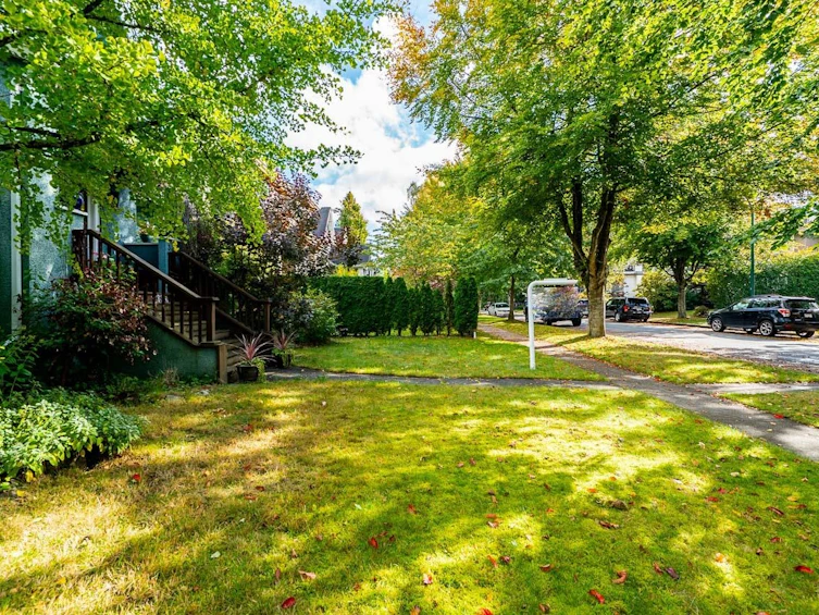 3945 W 31st Avenue, Vancouver, BC, V6S 1Y4 - 3