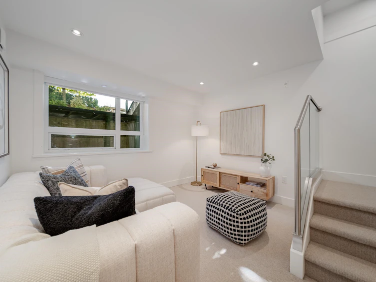 2433 W Broadway, Vancouver, BC, V6K 2E8 - 3