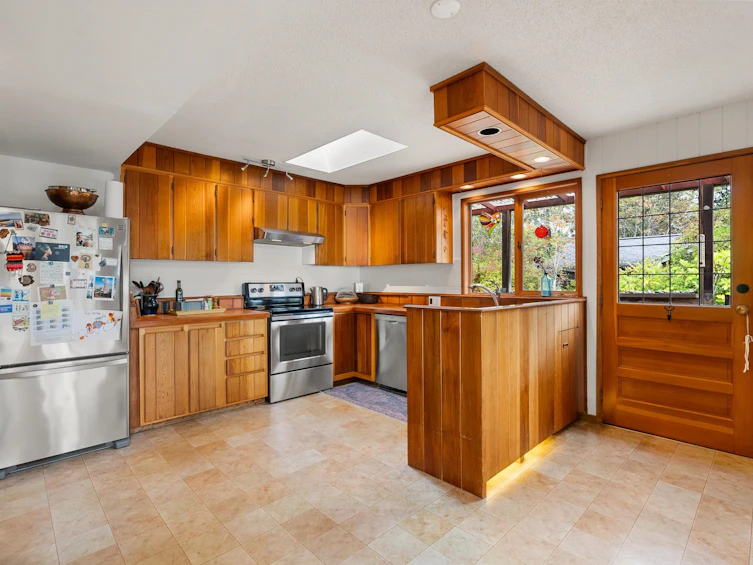 1028 Gower Point Road, Gibsons, BC, V0N 1V3 - 9