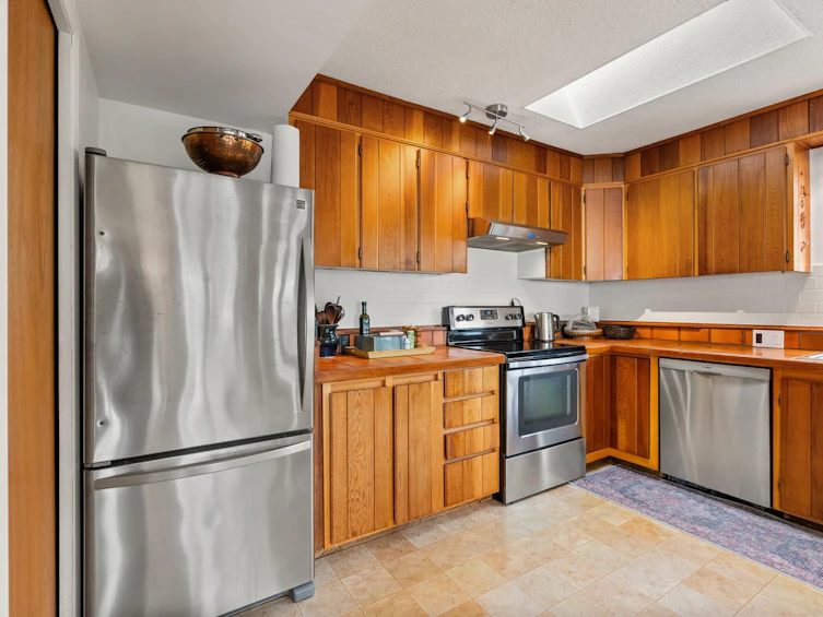 1028 Gower Point Road, Gibsons, BC, V0N 1V3 - 10