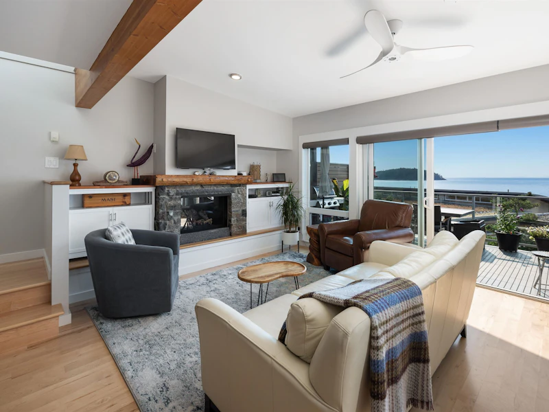 5398 Wakefield Beach Lane, Sechelt BC