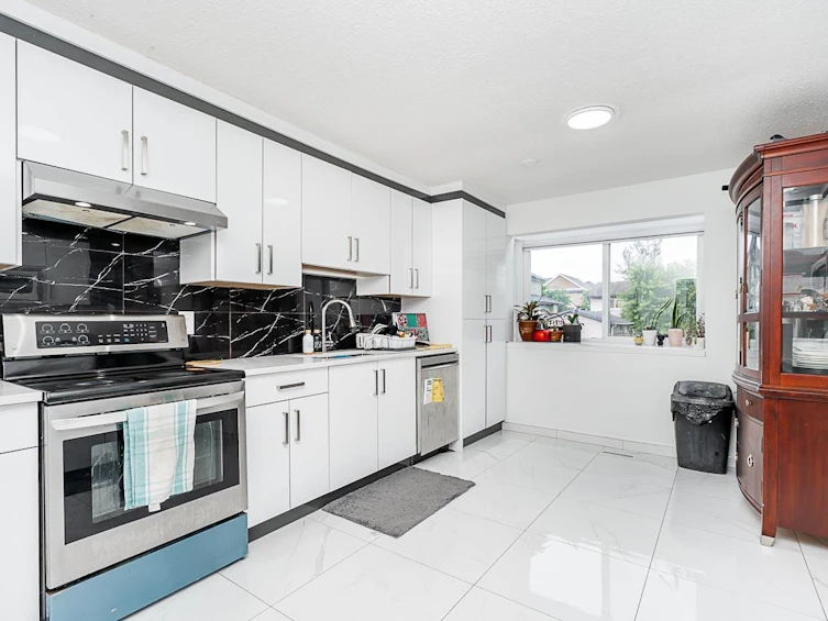 5884 184 Street, Surrey, BC, V3S 4N4 - 6