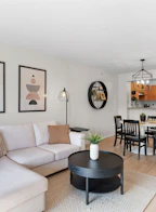 408 200 Klahanie Drive