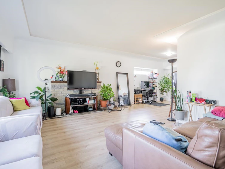 7733 Burgess Street, Burnaby, BC, V3N 3J1 - 4