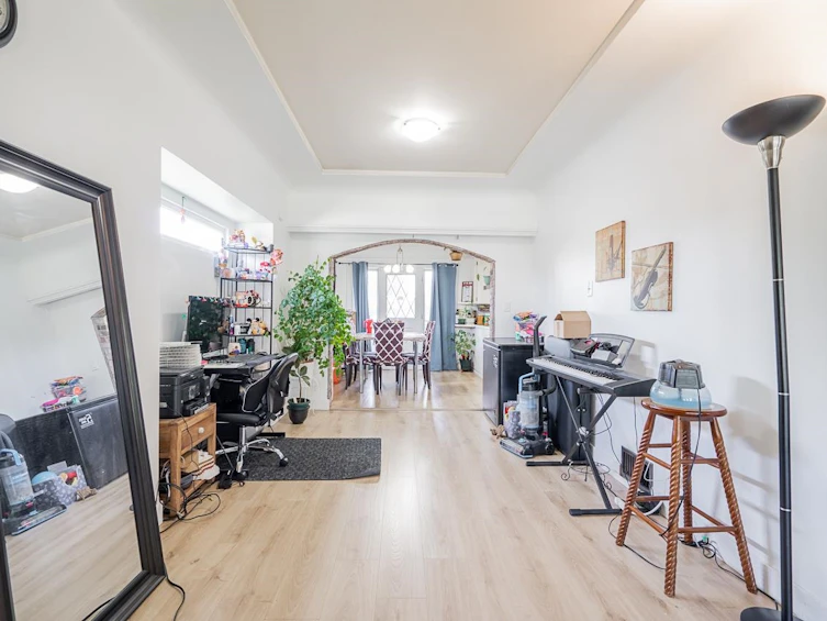7733 Burgess Street, Burnaby, BC, V3N 3J1 - 7