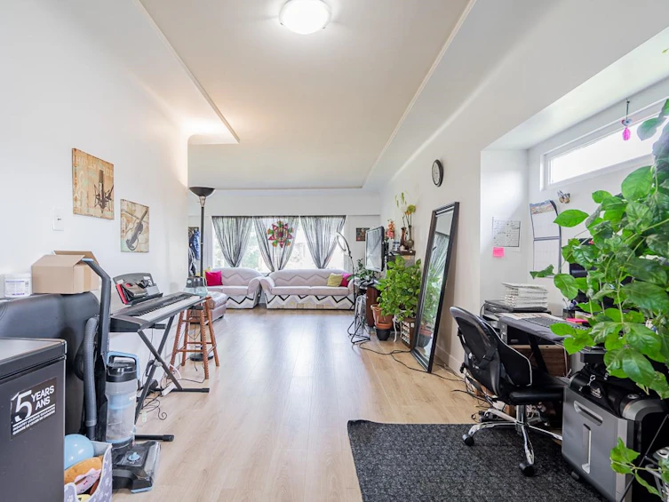7733 Burgess Street, Burnaby, BC, V3N 3J1 - 8