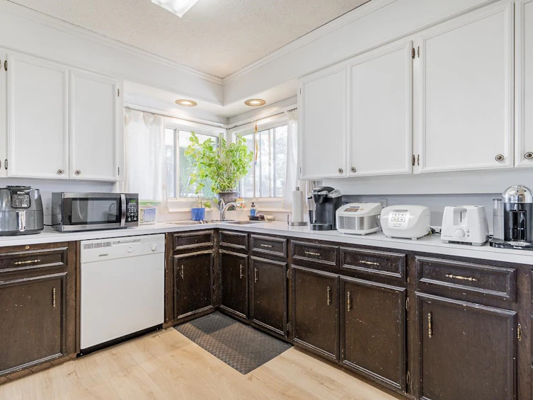 7733 Burgess Street, Burnaby, BC, V3N 3J1 - 11