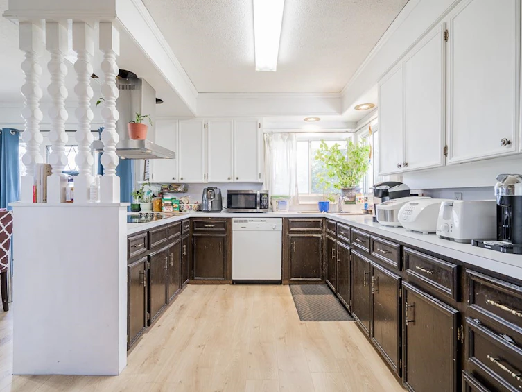7733 Burgess Street, Burnaby, BC, V3N 3J1 - 13