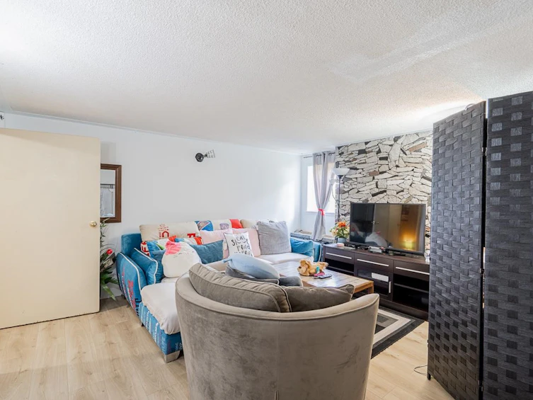 7733 Burgess Street, Burnaby, BC, V3N 3J1 - 22
