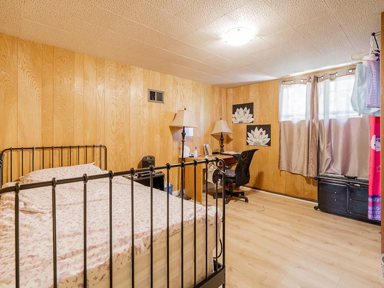 7733 Burgess Street, Burnaby, BC, V3N 3J1 - 24
