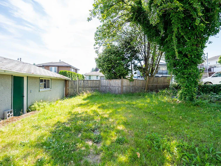 7733 Burgess Street, Burnaby, BC, V3N 3J1 - 28