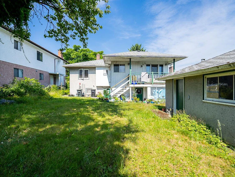 7733 Burgess Street, Burnaby, BC, V3N 3J1 - 30
