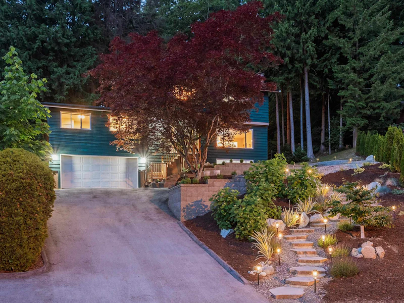 15 Mcnair Bay, Port Moody BC V3H 3N8