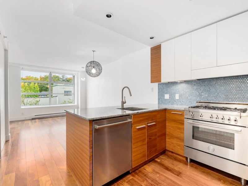 301 - 4375 W 10th Avenue, Vancouver BC V6R 2H6