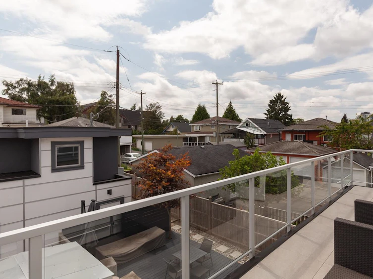 2032 E 22nd Avenue, Vancouver, BC, V5N 2R4 - 23