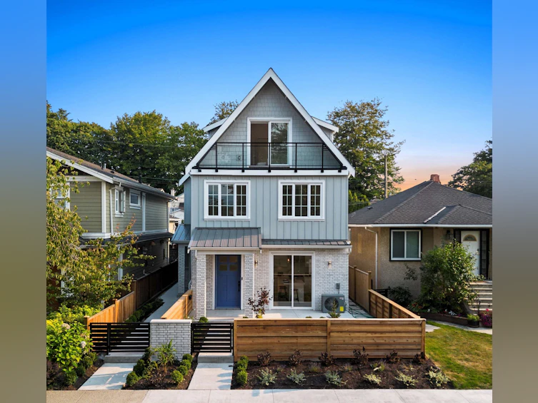 1-2616 Napier Street, Vancouver, BC, V5K 2W6