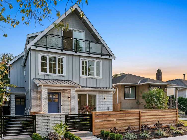 1-2616 Napier Street, Vancouver, BC, V5K 2W6 - 2