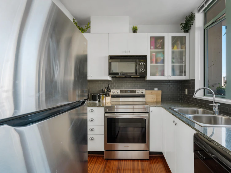 1307-1238 Burrard Street, Vancouver, BC, V6Z 3E1 - 11
