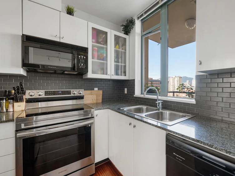1307-1238 Burrard Street, Vancouver, BC, V6Z 3E1 - 12