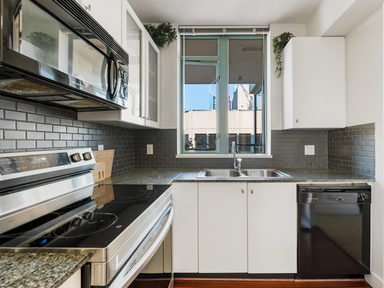 1307-1238 Burrard Street, Vancouver, BC, V6Z 3E1 - 13